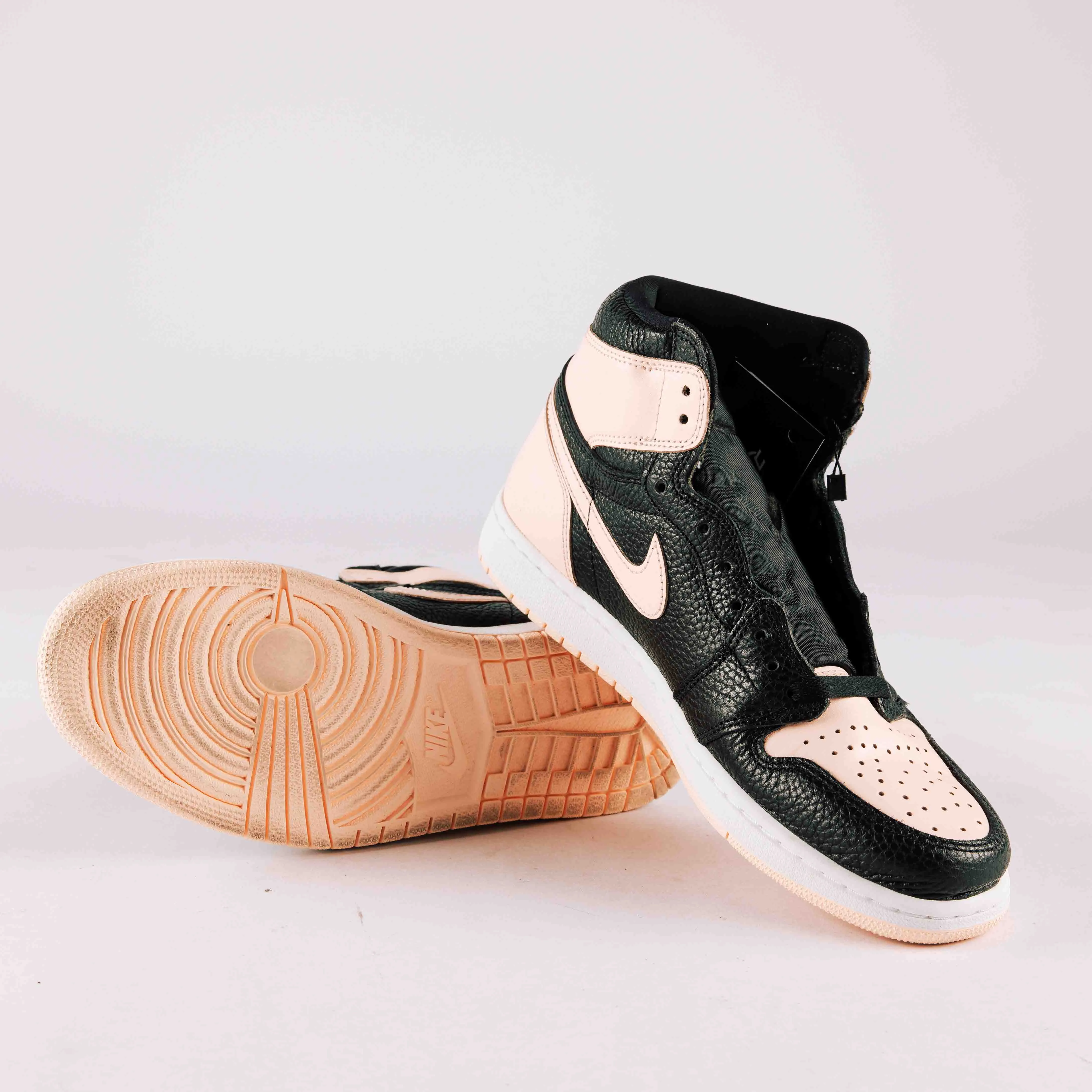 Jordan 1 Retro High Black Crimson Tint - Used - 2027