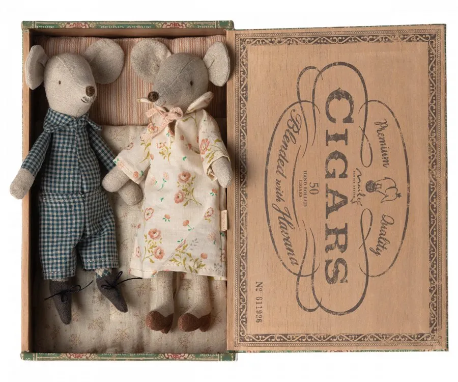 Maileg | Grandma & Grandpa Mice in Cigarbox